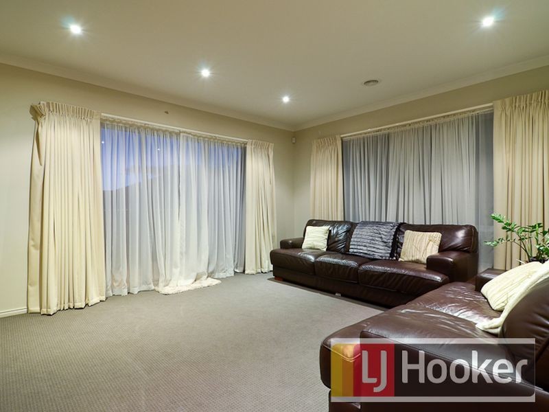 27 Bernly Boulevard, Berwick VIC 3806