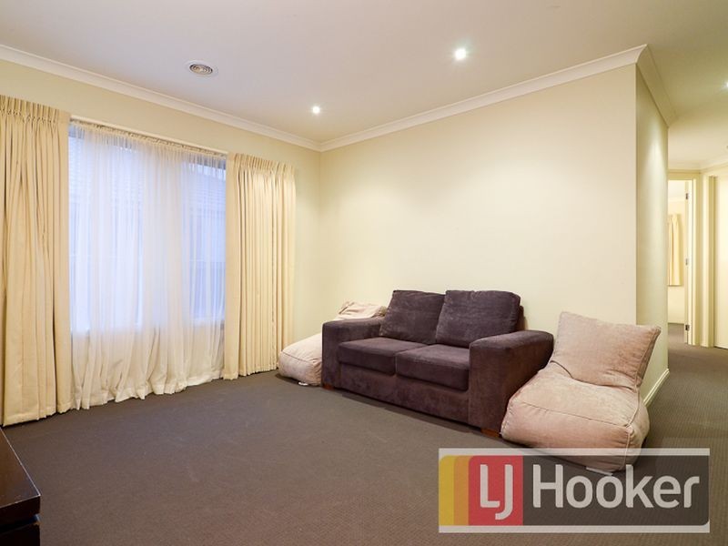 27 Bernly Boulevard, Berwick VIC 3806