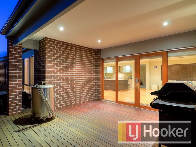 27 Bernly Boulevard, Berwick VIC 3806