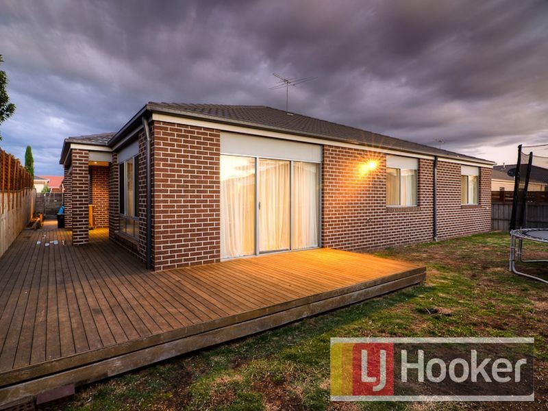 27 Bernly Boulevard, Berwick VIC 3806