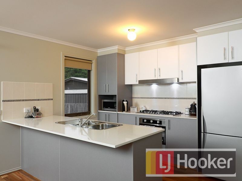 2/22 Lyle Avenue, Beaconsfield VIC 3807
