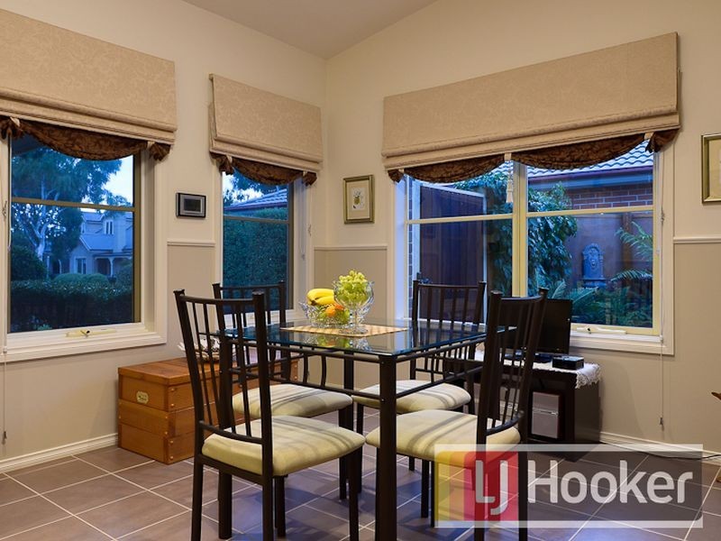 12 Don Collins Way, Berwick VIC 3806