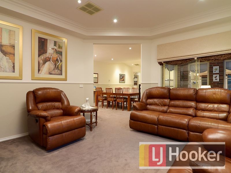 12 Don Collins Way, Berwick VIC 3806
