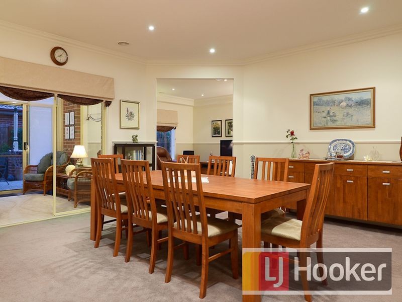 12 Don Collins Way, Berwick VIC 3806