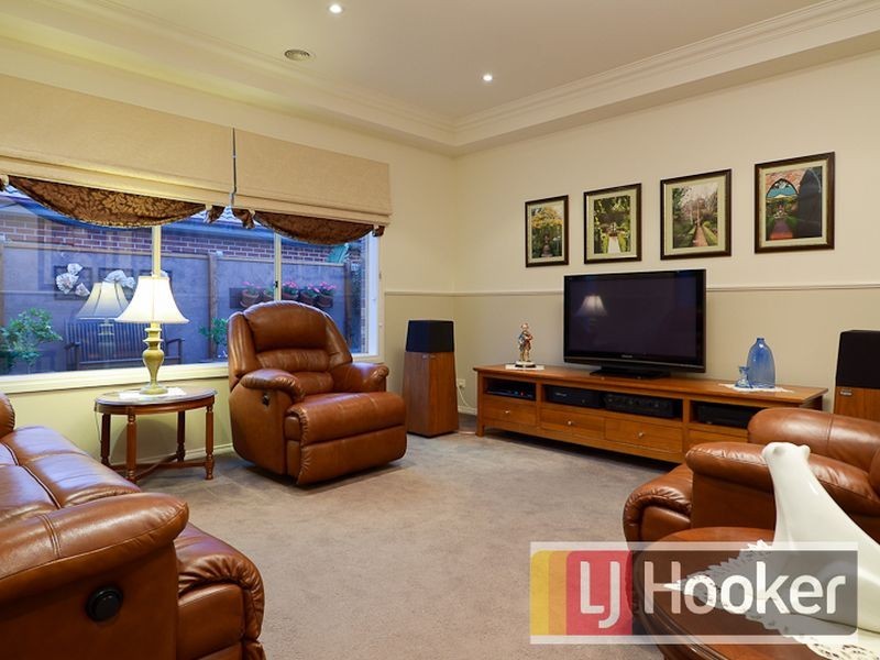 12 Don Collins Way, Berwick VIC 3806