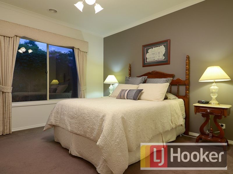 12 Don Collins Way, Berwick VIC 3806