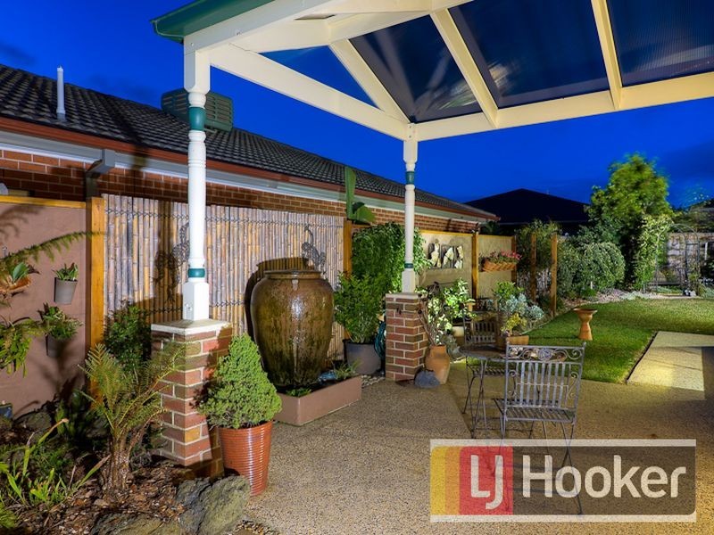 12 Don Collins Way, Berwick VIC 3806
