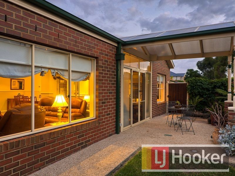 12 Don Collins Way, Berwick VIC 3806