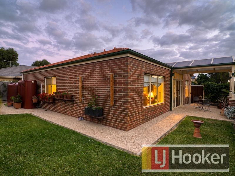 12 Don Collins Way, Berwick VIC 3806