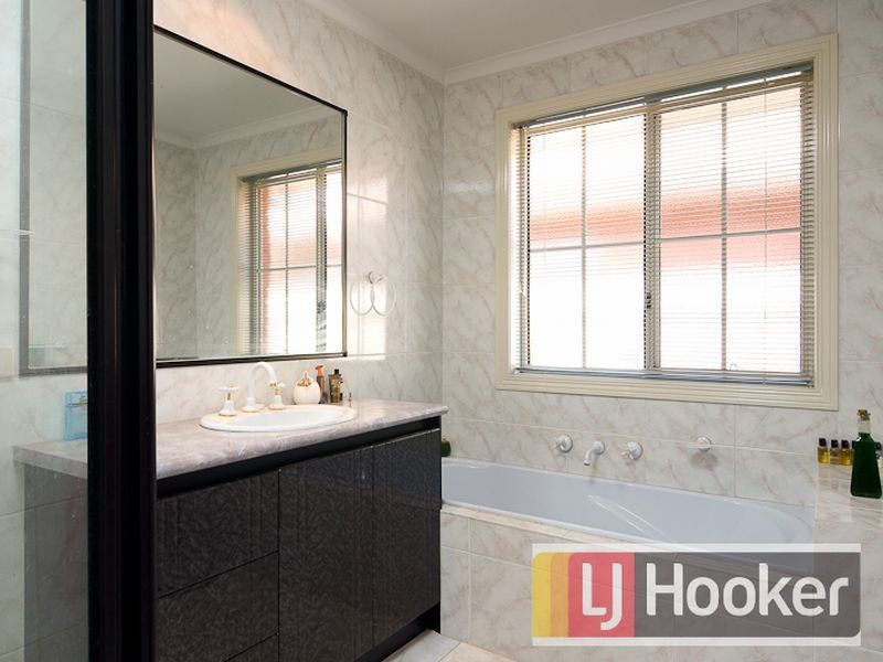 19A Glenn Erin Way, Berwick VIC 3806