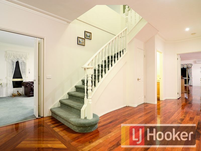 8 Dirkala Retreat, Berwick VIC 3806