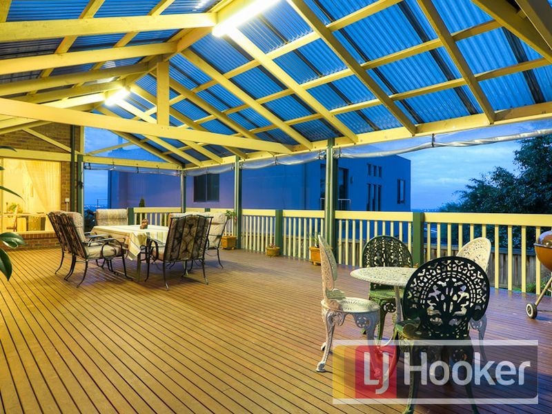 8 Dirkala Retreat, Berwick VIC 3806