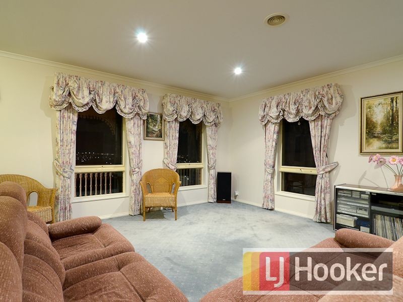 8 Dirkala Retreat, Berwick VIC 3806