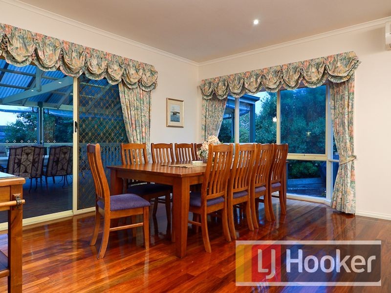 8 Dirkala Retreat, Berwick VIC 3806