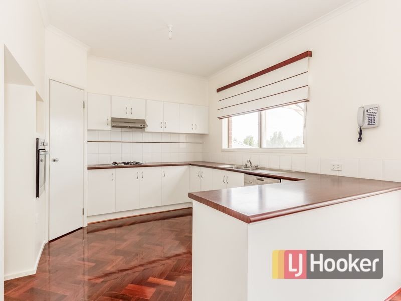 6 Halifax Drive, Berwick VIC 3806