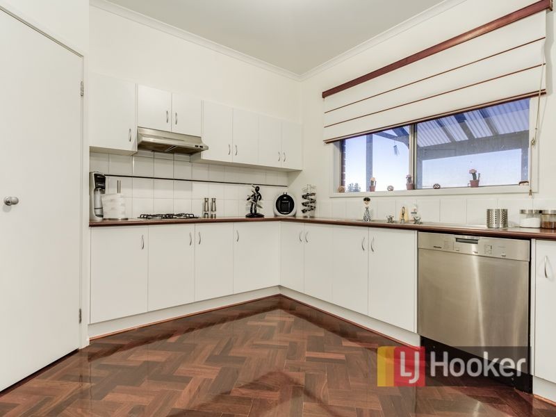 6 Halifax Drive, Berwick VIC 3806