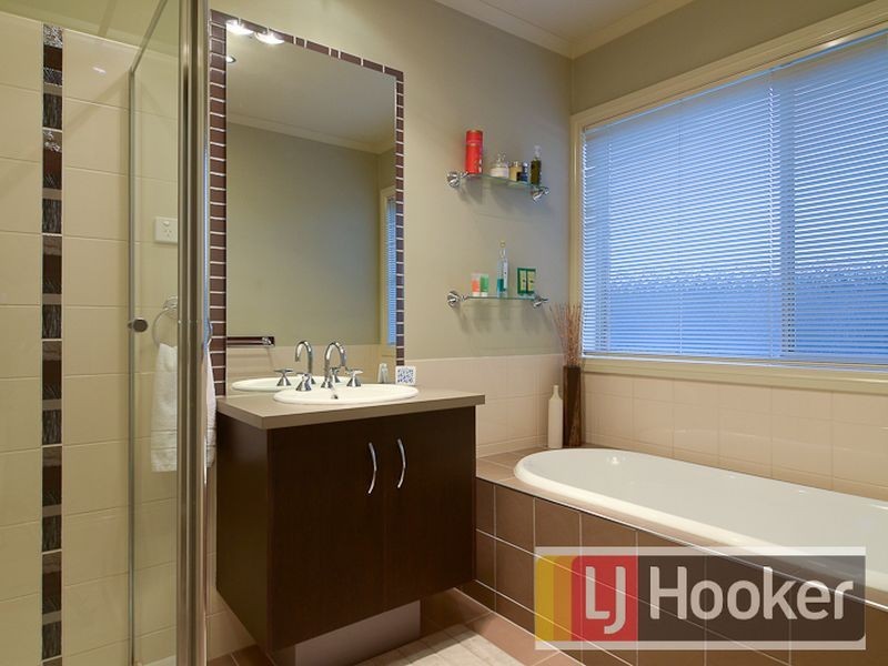 18 Viewpoint Place, Berwick VIC 3806