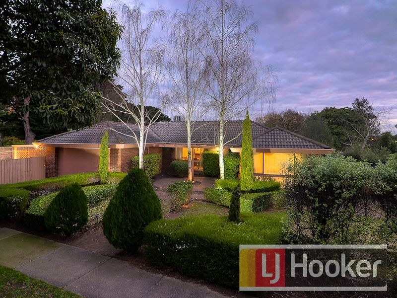 20 Greenlaw Crescent, Berwick VIC 3806