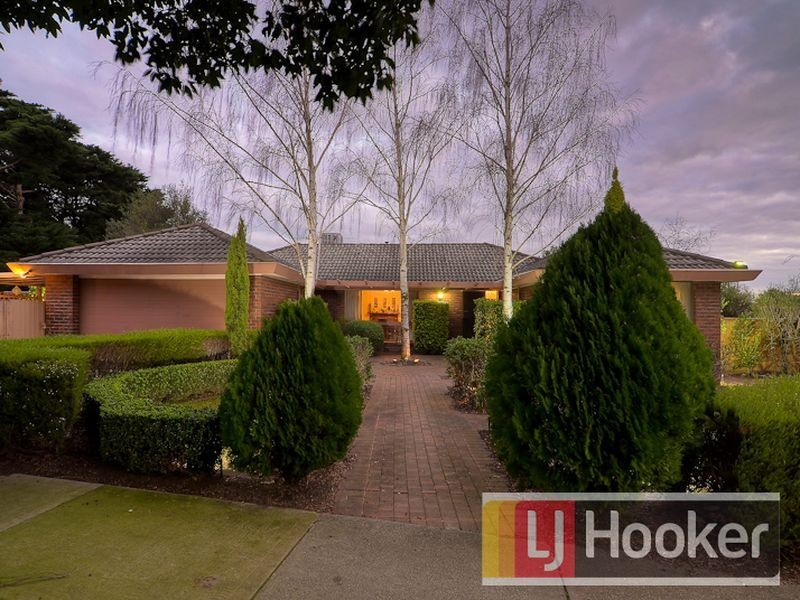 20 Greenlaw Crescent, Berwick VIC 3806