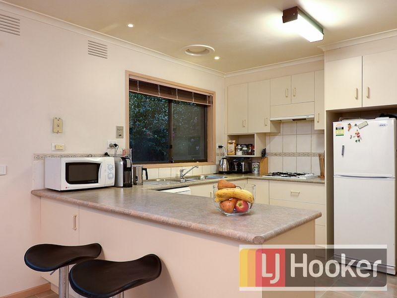 20 Greenlaw Crescent, Berwick VIC 3806