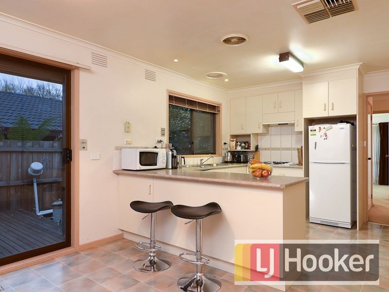 20 Greenlaw Crescent, Berwick VIC 3806