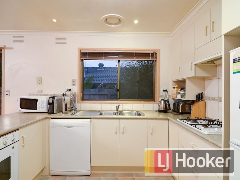 20 Greenlaw Crescent, Berwick VIC 3806