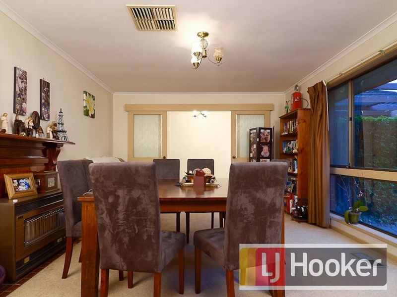 20 Greenlaw Crescent, Berwick VIC 3806