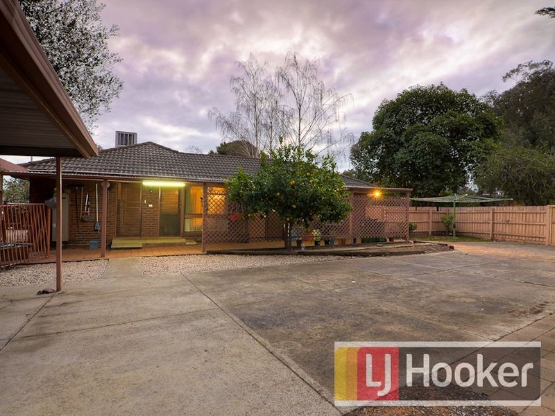 20 Greenlaw Crescent, Berwick VIC 3806