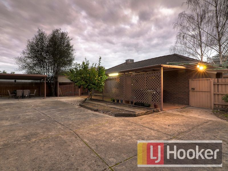 20 Greenlaw Crescent, Berwick VIC 3806