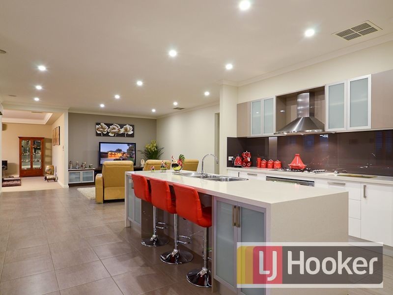 10 Don Collins Way, Berwick VIC 3806