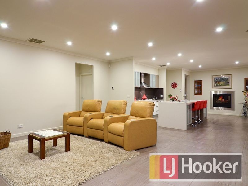 10 Don Collins Way, Berwick VIC 3806