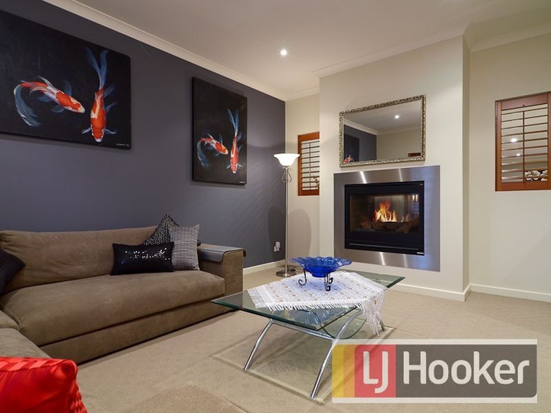 10 Don Collins Way, Berwick VIC 3806