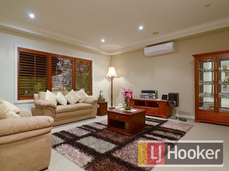 10 Don Collins Way, Berwick VIC 3806