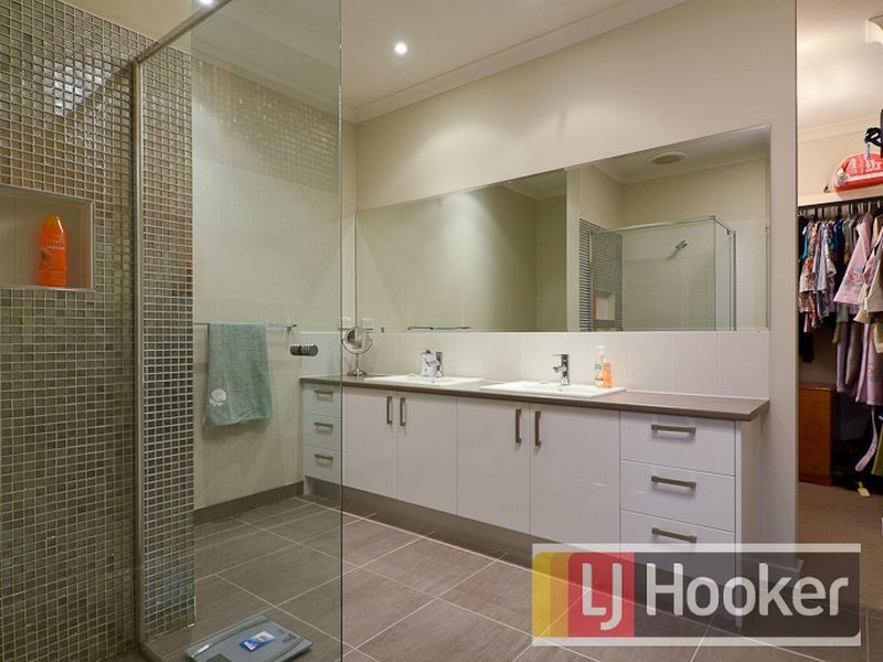 10 Don Collins Way, Berwick VIC 3806