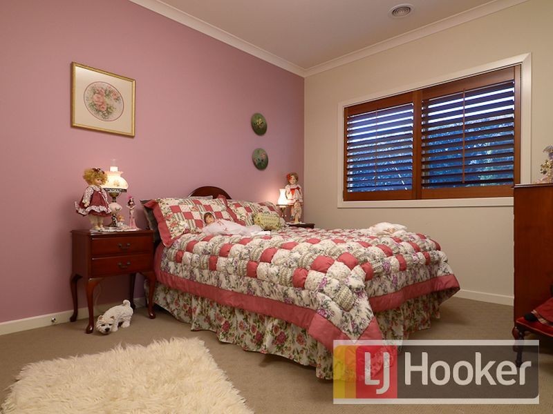 10 Don Collins Way, Berwick VIC 3806