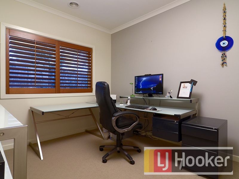 10 Don Collins Way, Berwick VIC 3806