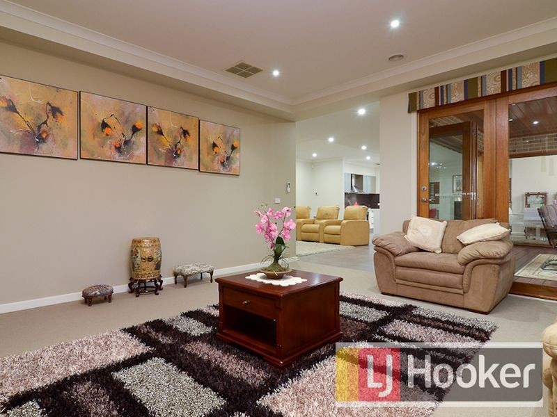 10 Don Collins Way, Berwick VIC 3806