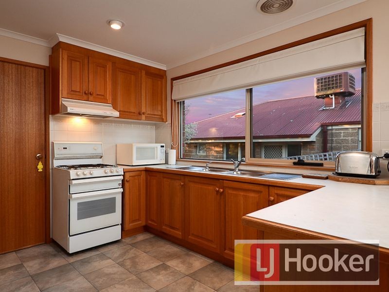 52 Lawrence Drive, Berwick VIC 3806