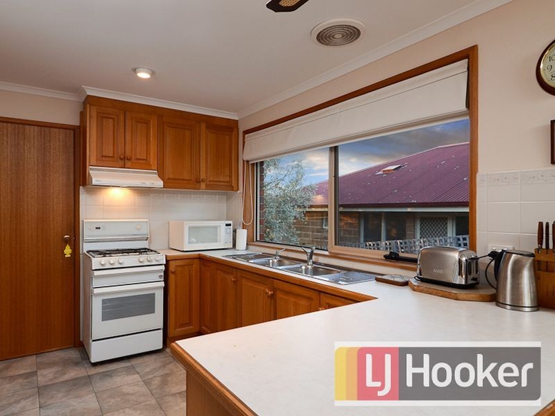 52 Lawrence Drive, Berwick VIC 3806