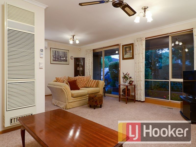 52 Lawrence Drive, Berwick VIC 3806