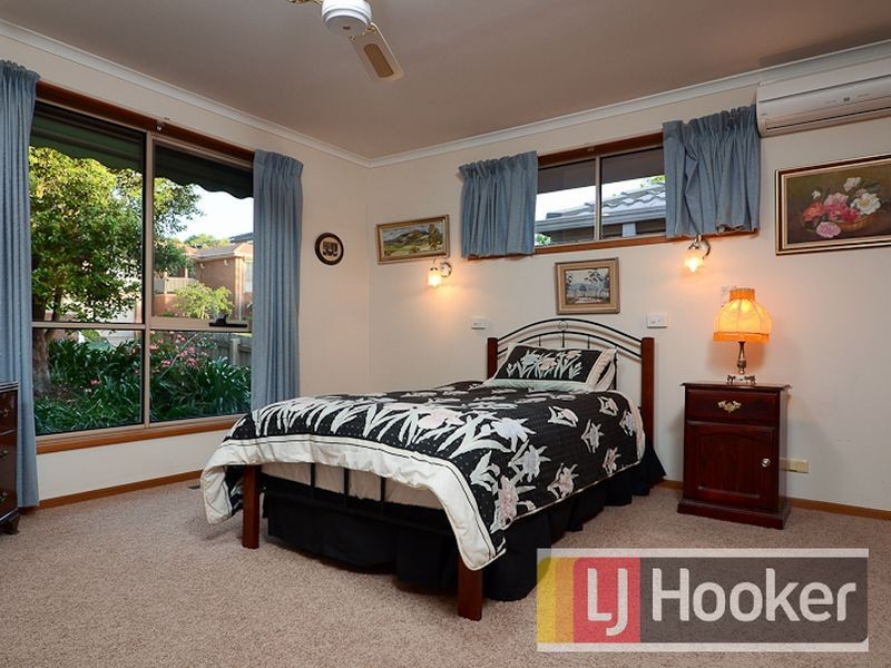 52 Lawrence Drive, Berwick VIC 3806