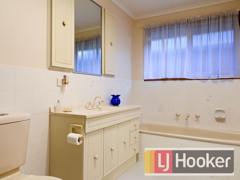 52 Lawrence Drive, Berwick VIC 3806