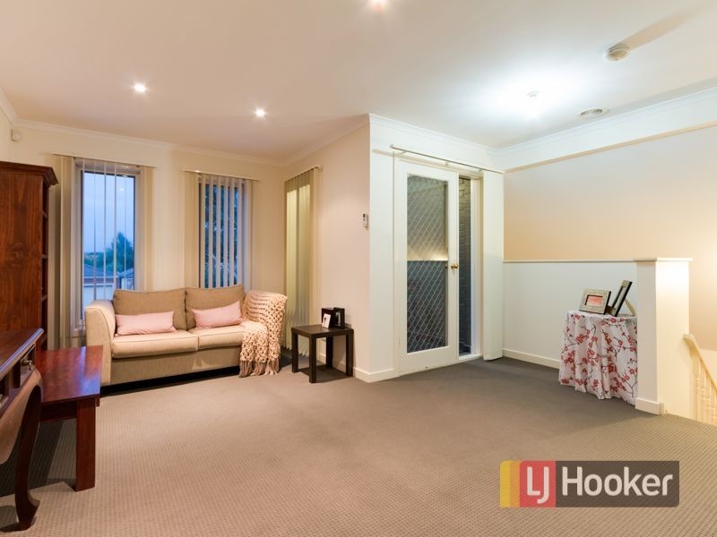 13 Jamieson Way, Berwick VIC 3806