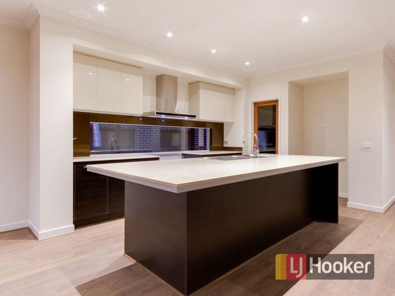 25 Chagall Parade, Clyde North VIC 3978