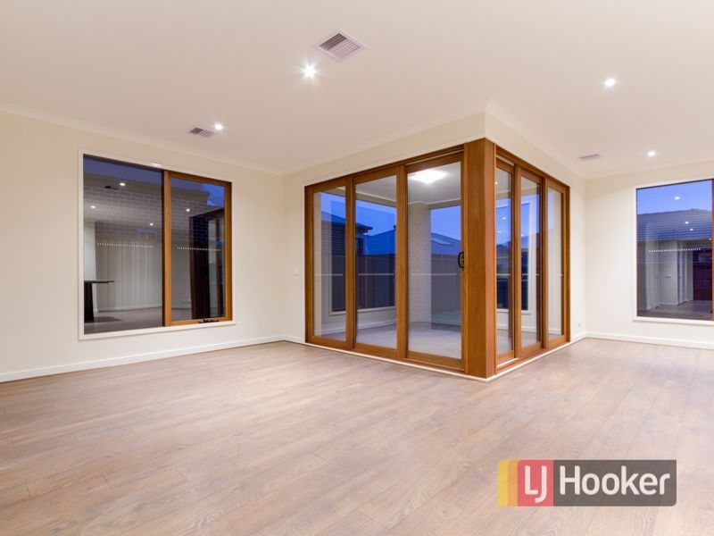 25 Chagall Parade, Clyde North VIC 3978