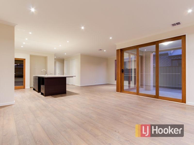 25 Chagall Parade, Clyde North VIC 3978