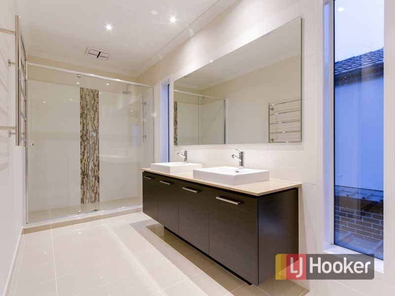 25 Chagall Parade, Clyde North VIC 3978