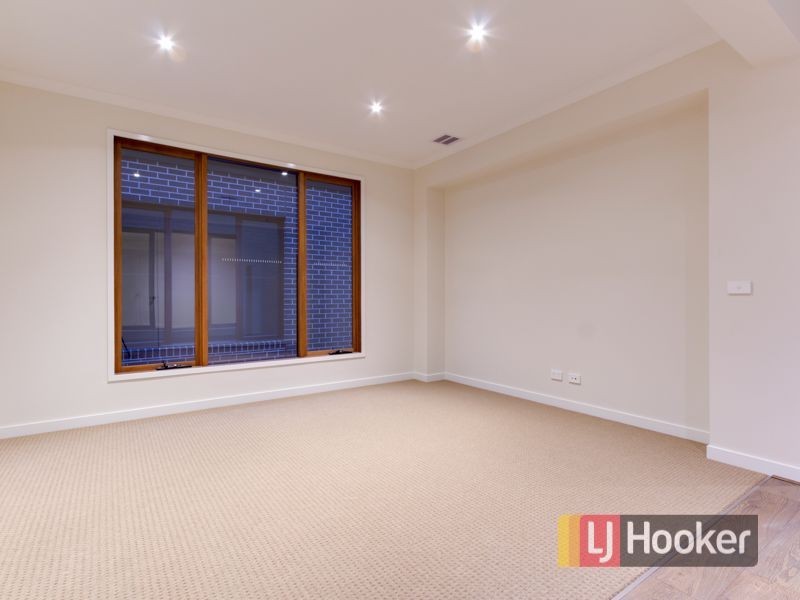 25 Chagall Parade, Clyde North VIC 3978