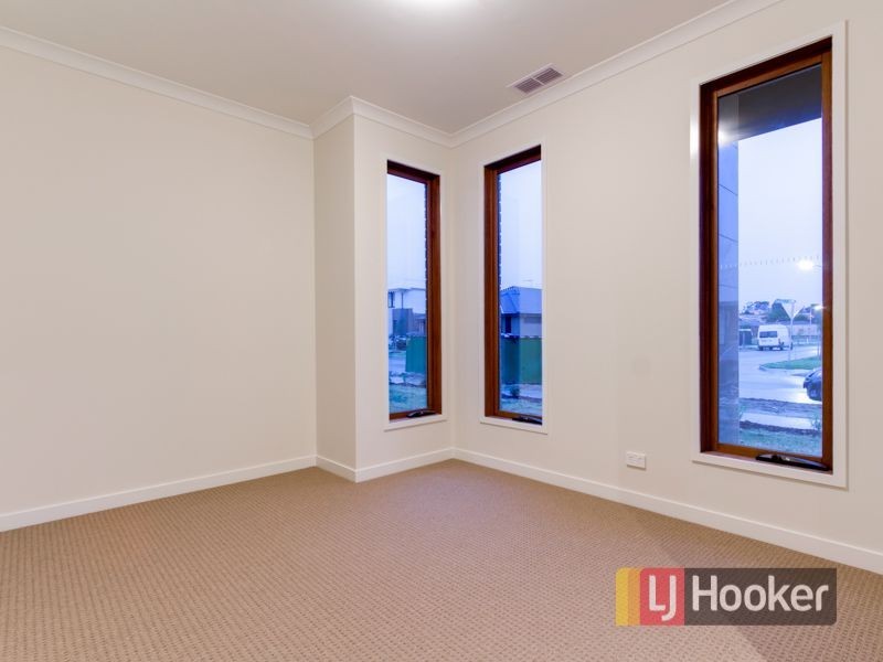 25 Chagall Parade, Clyde North VIC 3978