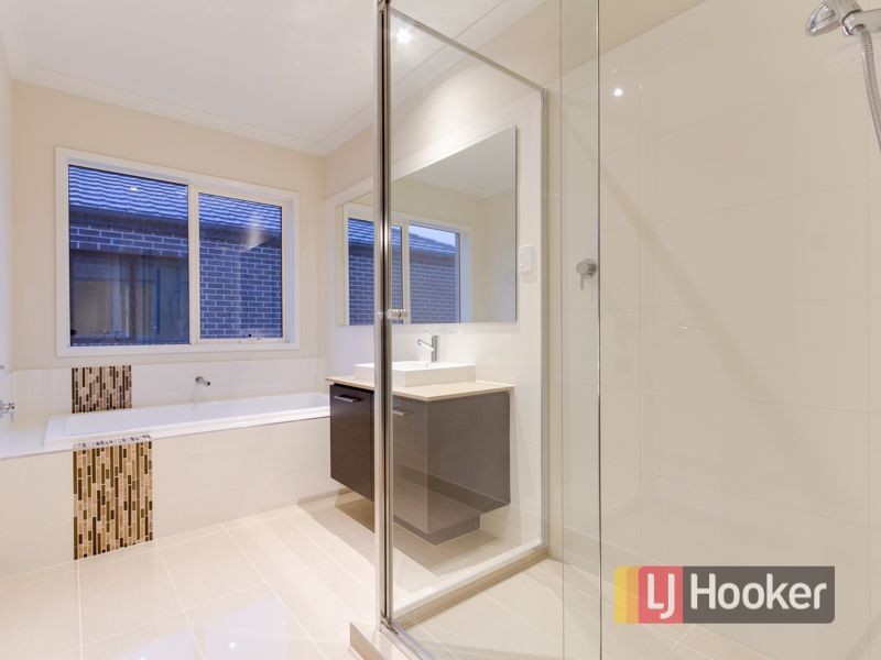 25 Chagall Parade, Clyde North VIC 3978